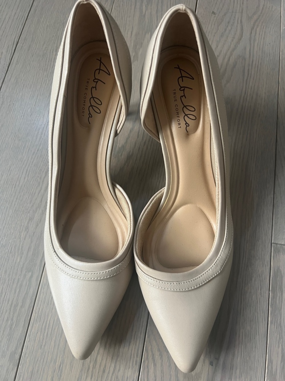 Abella Pointed Toe Pumps in Light Cream, nude classic, SZ9.5